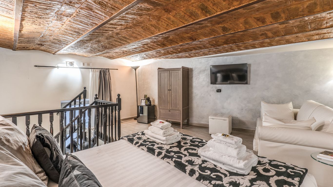 Opera-Suites-Pinciana-Roma-camera-tripla-superior-36